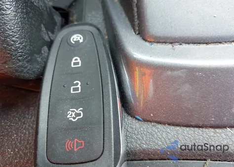 2014 Ford Focus Titanium z USA, uszkodzony, nr VIN 1FADP3J20EL403471